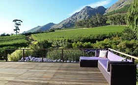 De Luc Farmhouse Ultimate Country Privacy